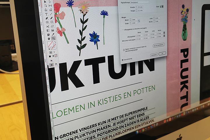 Beeldscherm met afbeelding van een boek wat wordt vormgegeven
